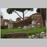 2935b ostia - regio i - forum - basilica (i,xi,5) - blick von suedosten - im hintergrund re caseggiato del larario.jpg